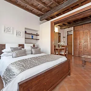  Apartment Lovely Trastevere Center Italy